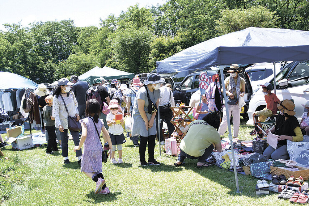 半年ぶりのフリマ盛況 松本 ３密 避けつつ品定め 地域の話題 株式会社市民タイムス