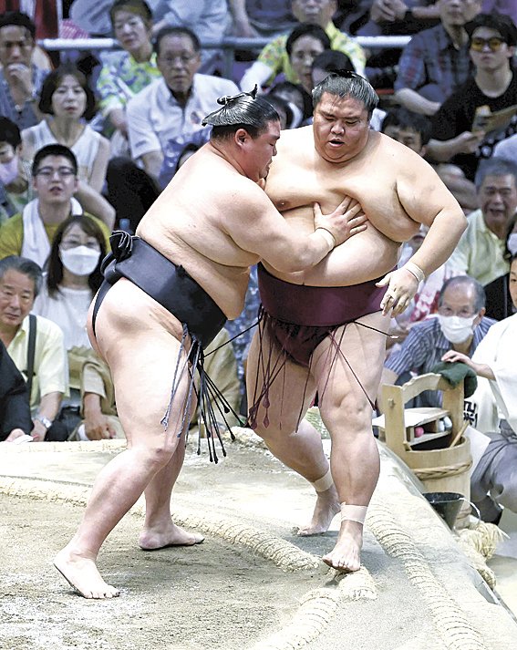 御嶽海、正代に敗れ９敗目 大相撲名古屋場所 | スポーツ | 株式会社