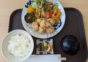 塩から揚げ定食 ７００円で提供 　農産物直売所　清流の里　梓川