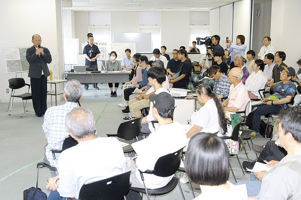 中心市街地の再設計について臥雲市長と市民が意見を交わした