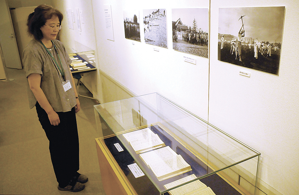 戦時下の旧制高校生たちの姿を紹介する展示室