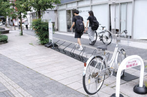 神明町の「ちょこっとパーキング」。初日から早速利用する人が見られた