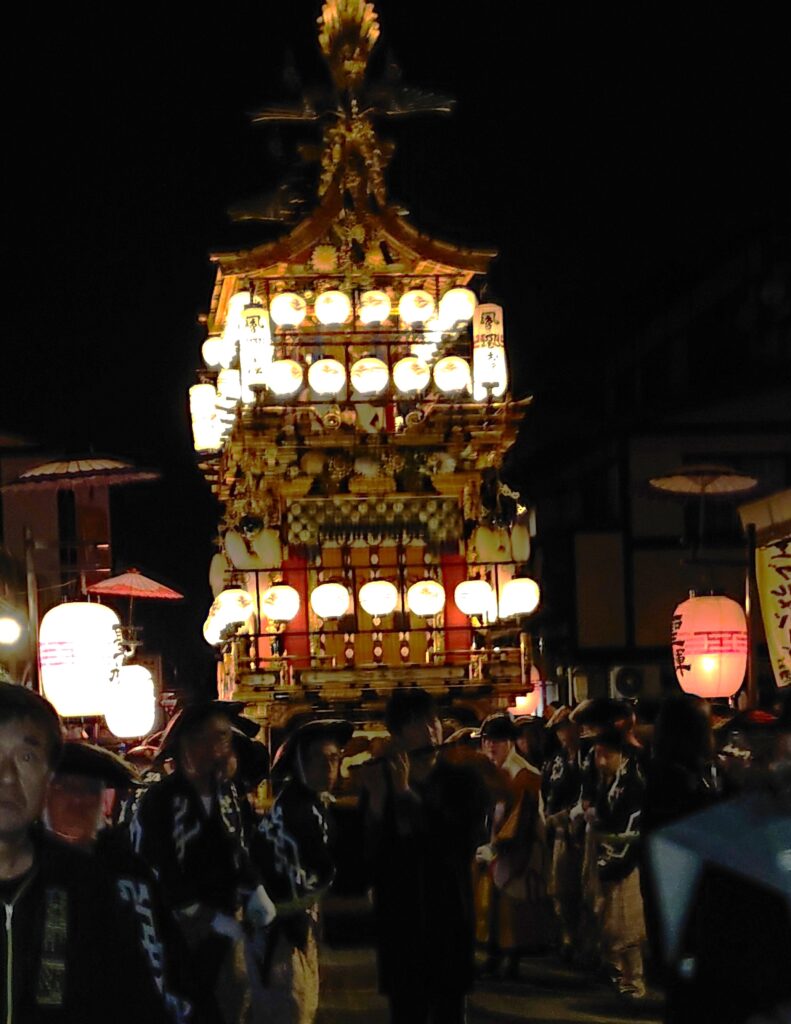 秋の高山祭宵祭りの写真