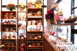 小屋南に菓子店 移転オープン 　パティスリーブロッサム