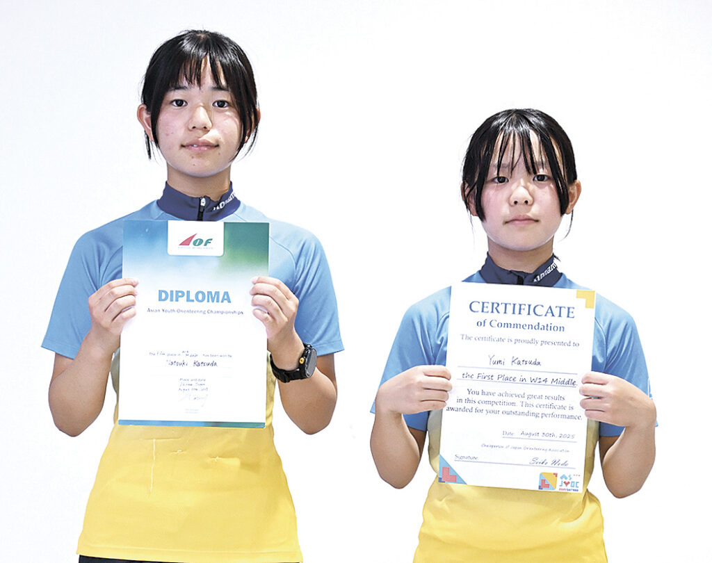 オリエンテーリングの国際大会で優秀な成績を収めた夏妃さん（左）と有美さん姉妹
