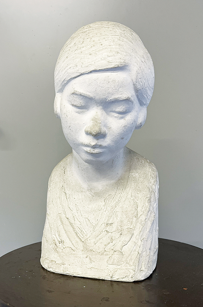 朝日村出身の彫刻家・上條俊介 若き日の彫像が村の美術館に – 市民タイムス