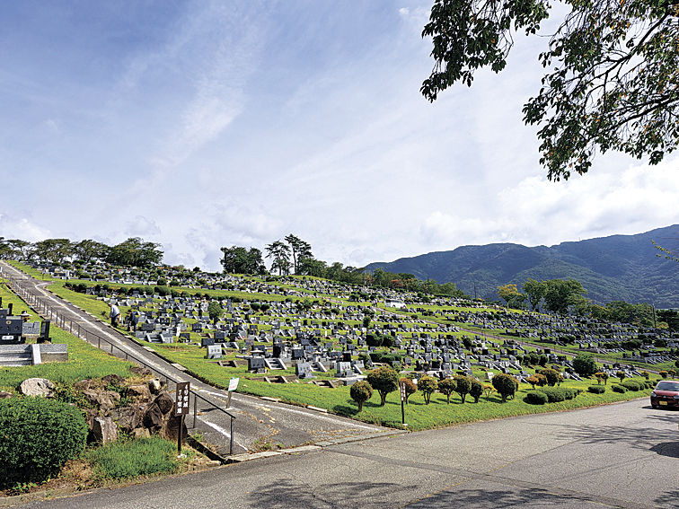 市内で最も規模の大きい中山霊園。返還区画も最も多い