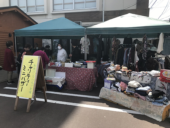 チャリティー バザーを開催 　浅間温泉わいわい広場