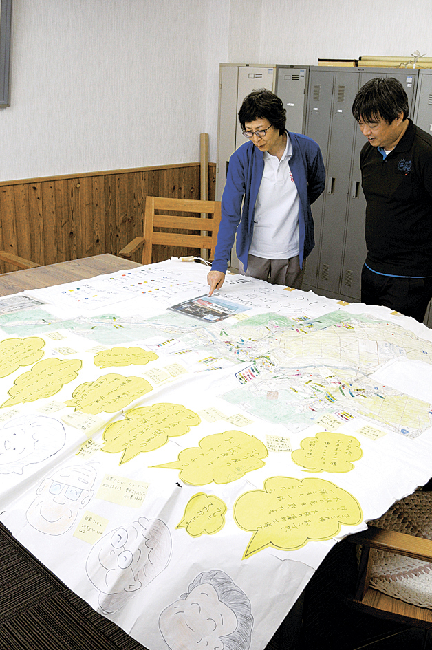 村の高齢者が子供の頃あった村内の商店を思い出して落とし込んだ地図