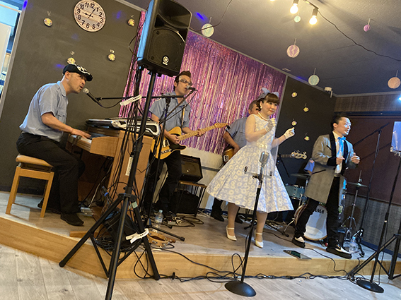 グレイハウンズ Ｘマスソングも 　グッドライフスタイル