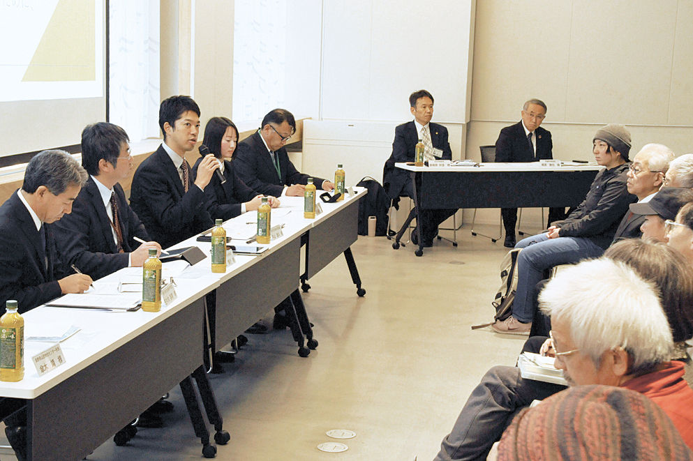 トークセッションで学校登山の方向性を語るパネリストたち