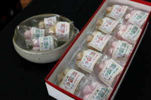 季節の縁起菓子 逢福最中販売中 　御菓子司　一誠堂