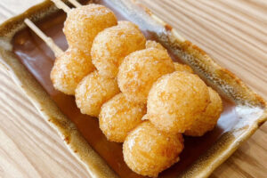 揚げ団子実演 店内で本日販売 　丸山菓子舗　富田店