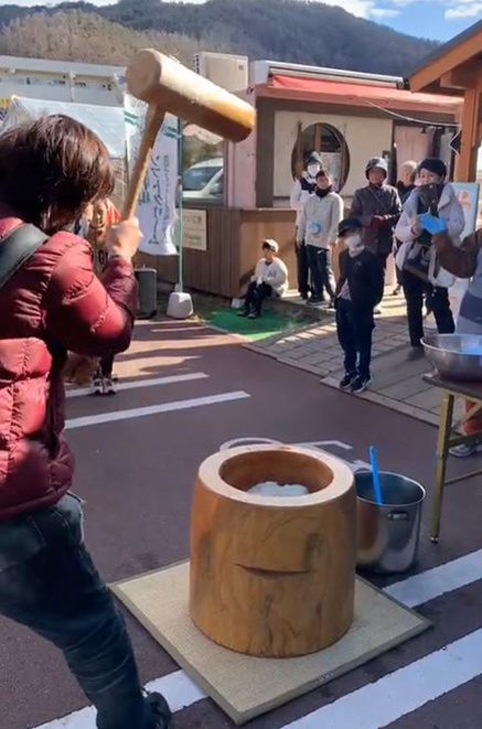 にこにこ市 今年最後の開催 浅間温泉わいわい広場