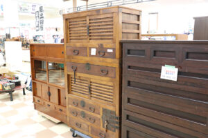 掘り出し物市 ２１日まで開催 　バラエティーショップくらエモンⅡ