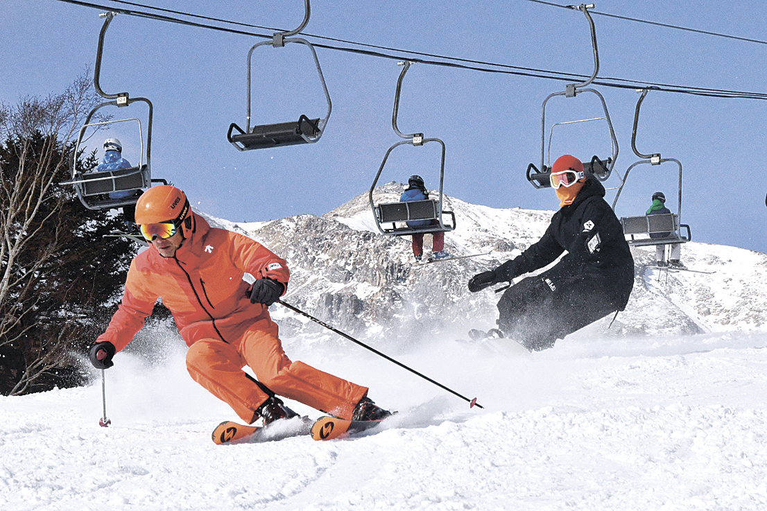 初滑り 雪の感触楽しむ 王滝 御嶽スキー場オープン 木曽郡内トップ切り