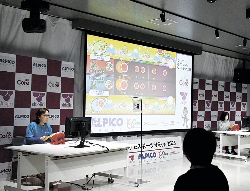 太鼓の達人をプレーする参加者