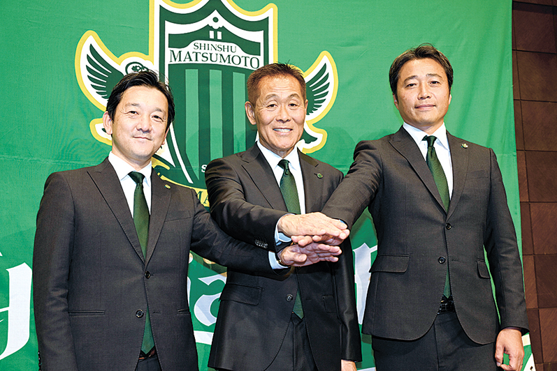 意気込みを語った石﨑信弘監督（中）