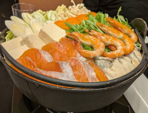 産直新鮮魚類と 各種鍋が好評 　松本くろ門