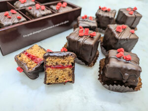 バレンタインに 新作チョコ菓子 　パティスリー　ミルティーユ