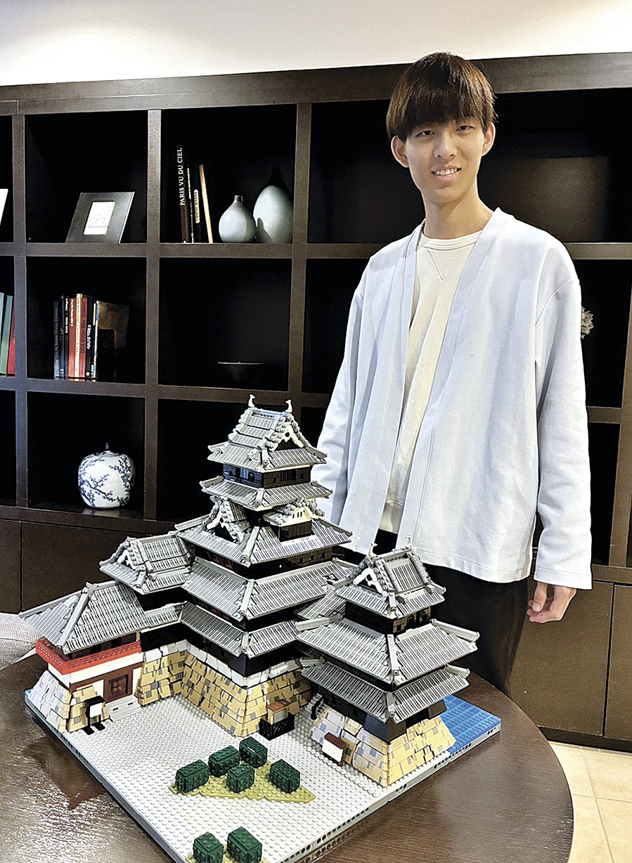 松本城をブロック玩具で再現 開智小卒業で東大生の田口新志さんが1万
