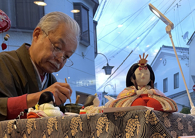 伝統工芸士の 実演会を開催 　林人形工房