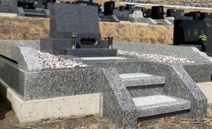 石材も高騰予想 早めに相談を 　興徳石材