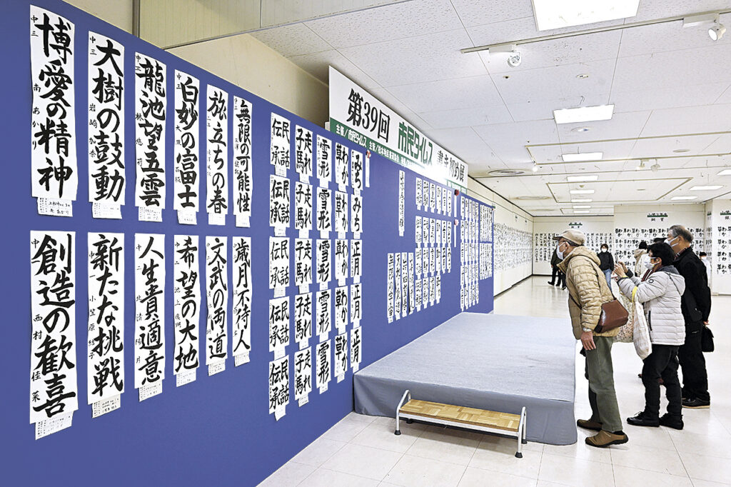 入賞作が並ぶ会場