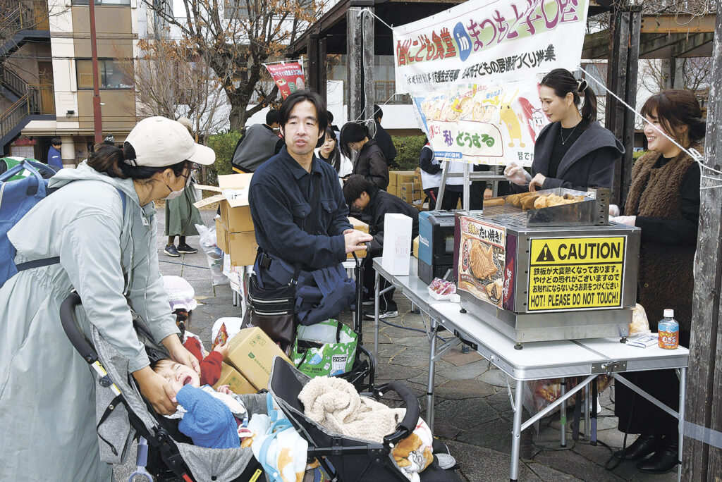 災害対応の食品を配るコーナー