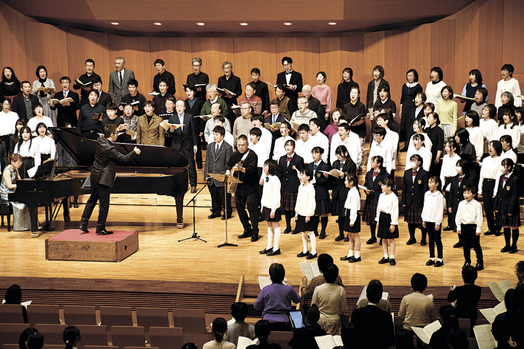 客席も歌声を合わせた全体合唱