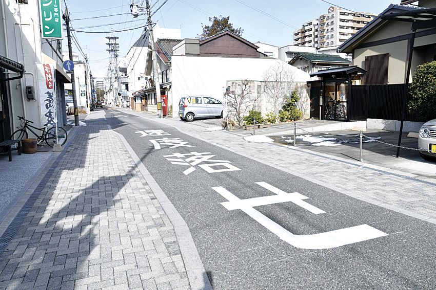 新たに設置された路面標示