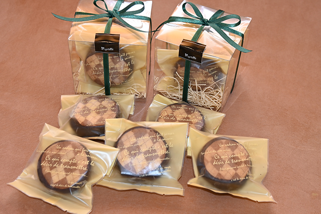 春の新作商品や 春のギフト並ぶ 　パティスリーミルティーユ