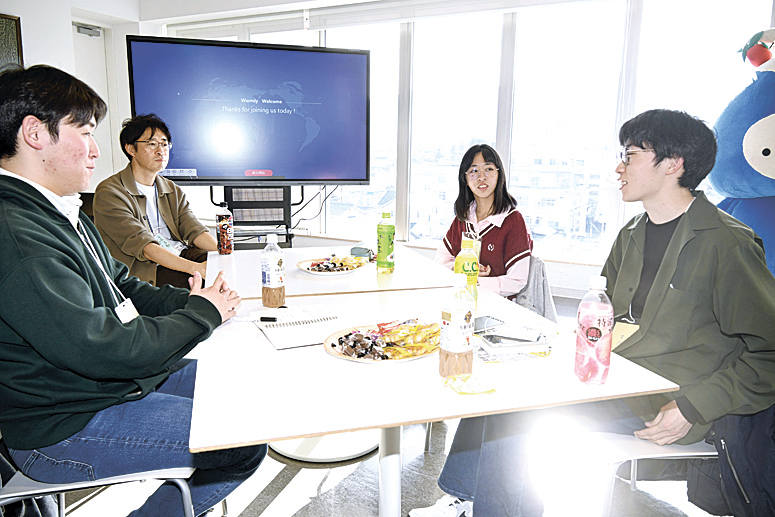将来の夢や安曇野について本音で語り合う若者たち
